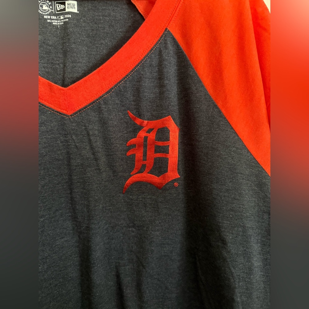 NWOT Torrid MLB Detroit Tigers Classic Fit Cotton Raglan V-Neck Tee size 1 - Picture 6 of 7